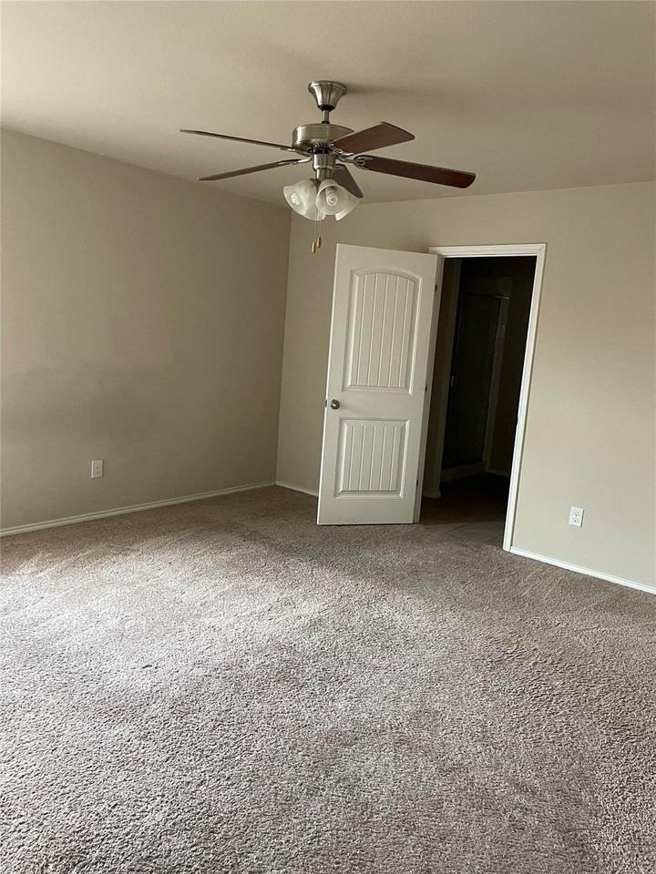 2406 Fall Ct - Photo 4 of 9