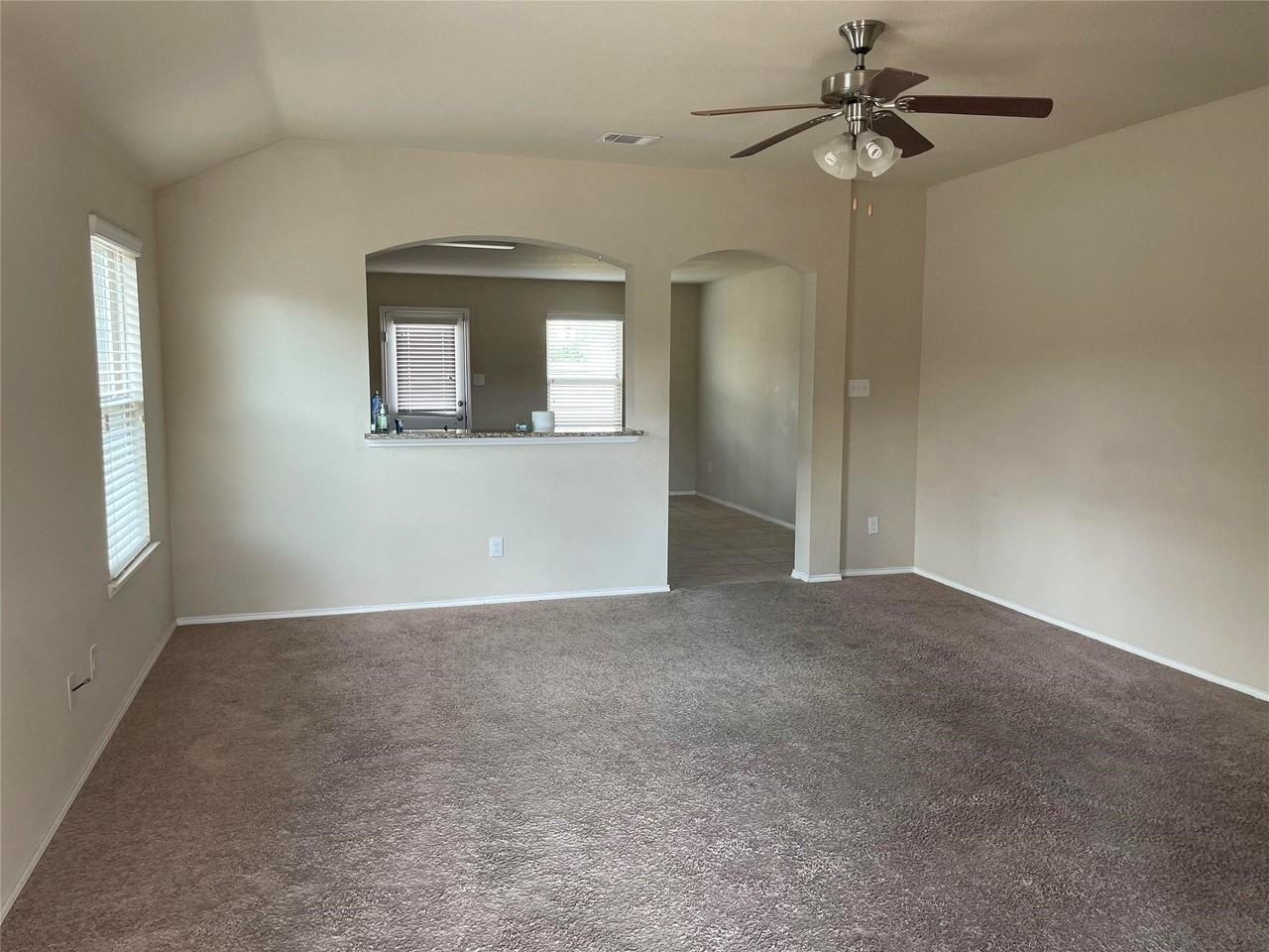 2406 Fall Ct - Photo 5 of 9