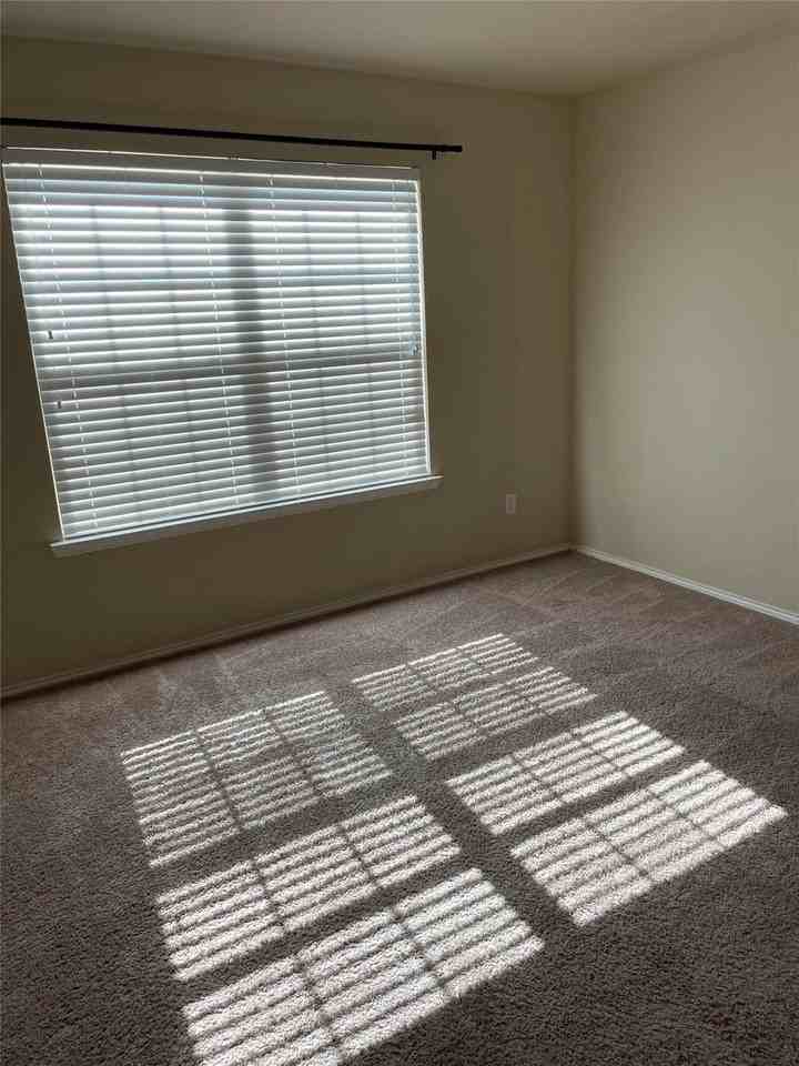 2406 Fall Ct - Photo 6 of 9