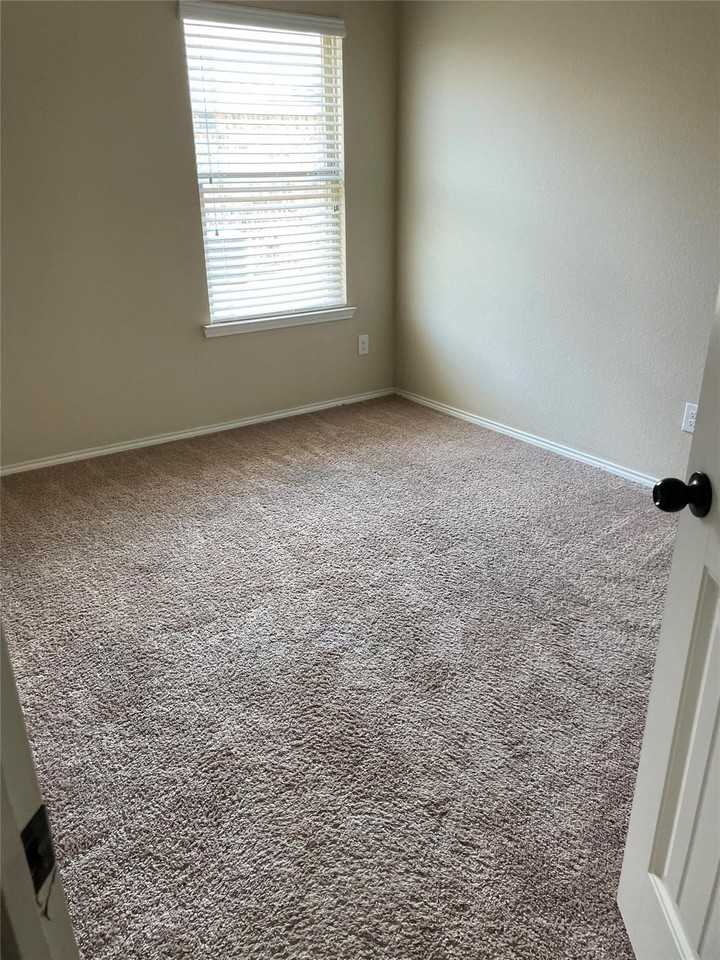 2406 Fall Ct - Photo 7 of 9