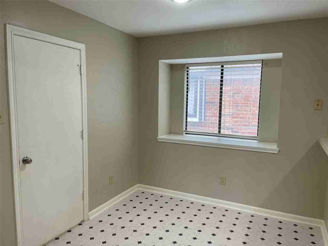 1402 Sheppard Ln - Photo 7 of 26
