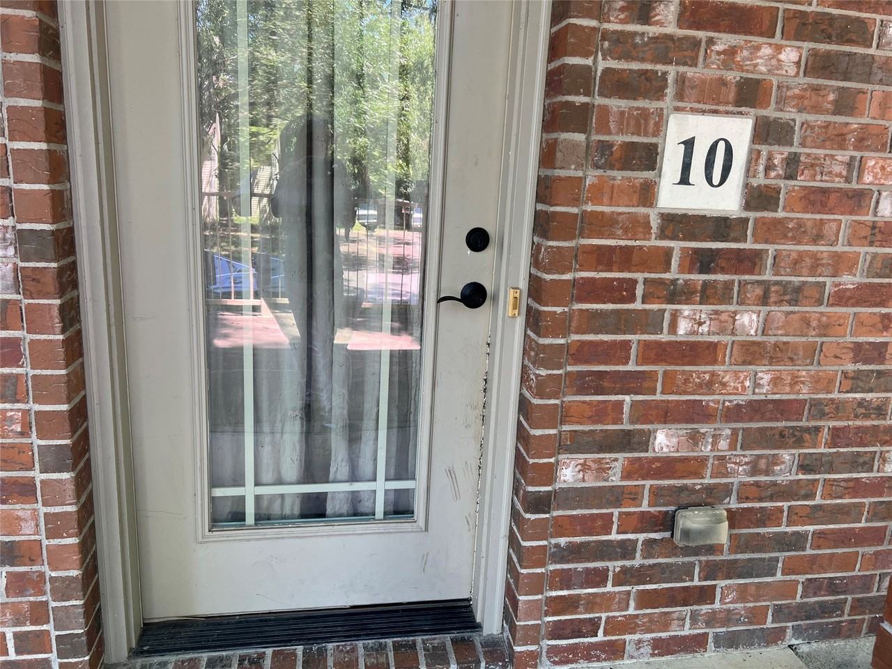 420 W Franklin St #10 - Photo 2 of 14
