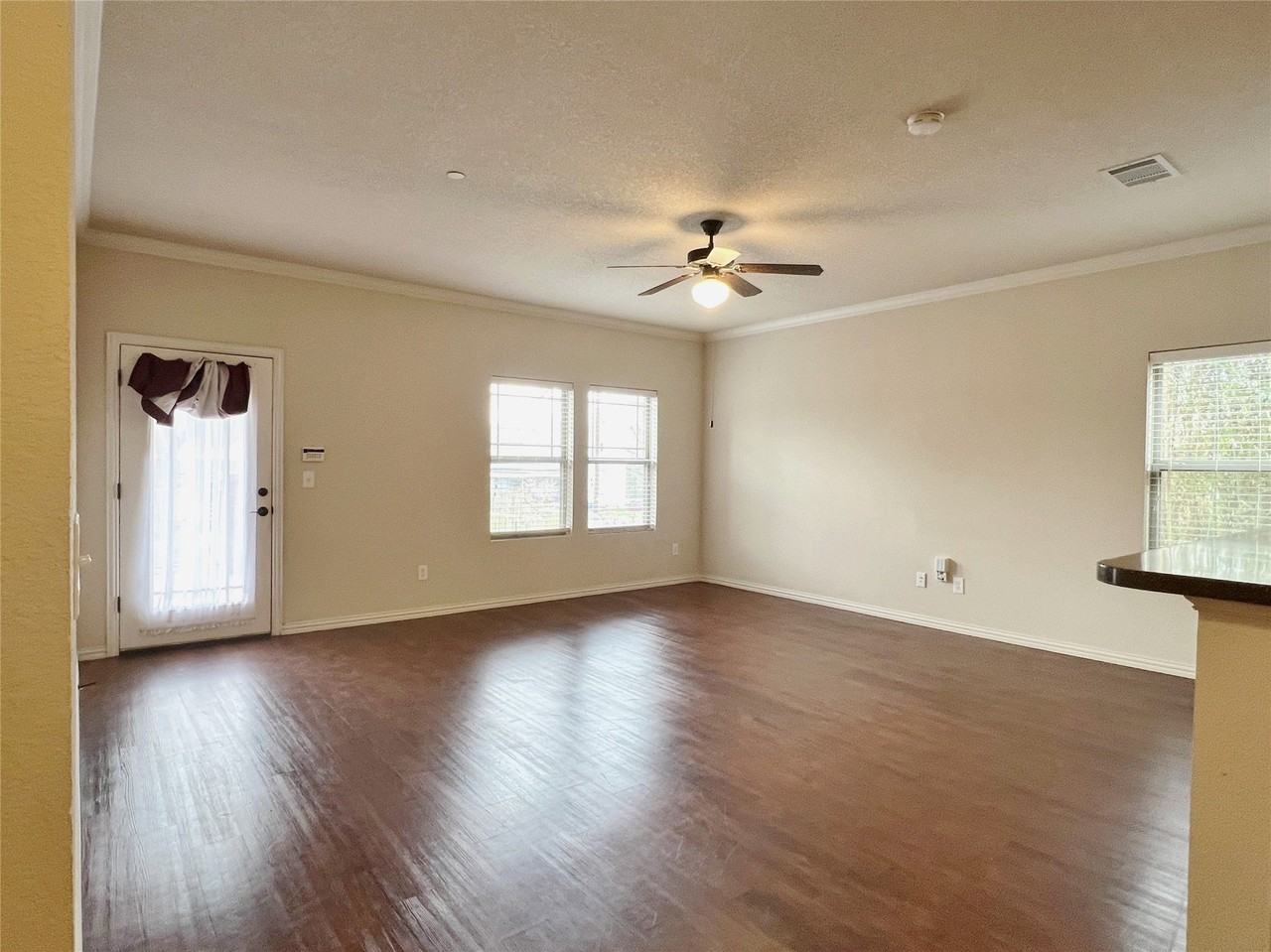 420 W Franklin St #10 - Photo 3 of 14