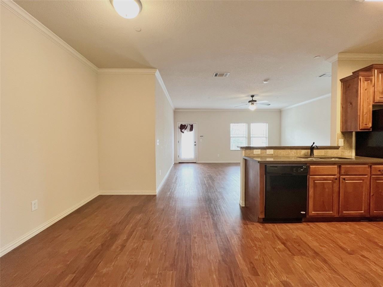 420 W Franklin St #10 - Photo 5 of 14
