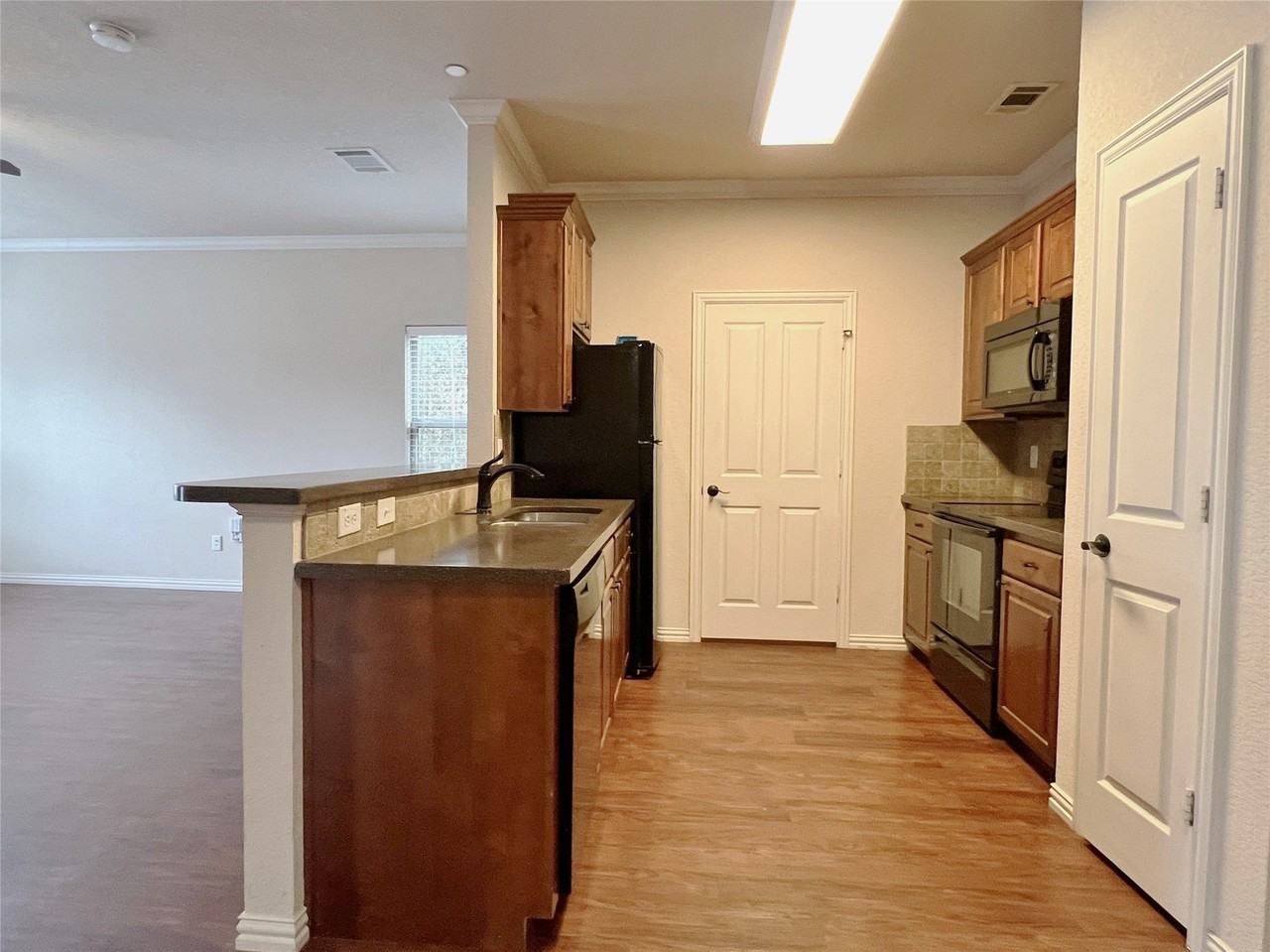 420 W Franklin St #10 - Photo 7 of 14