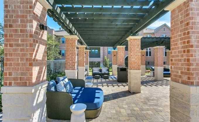 2400 Fort Worth Ave - Photo 2 of 10