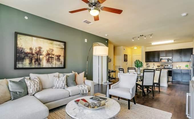 2400 Fort Worth Ave - Photo 3 of 10