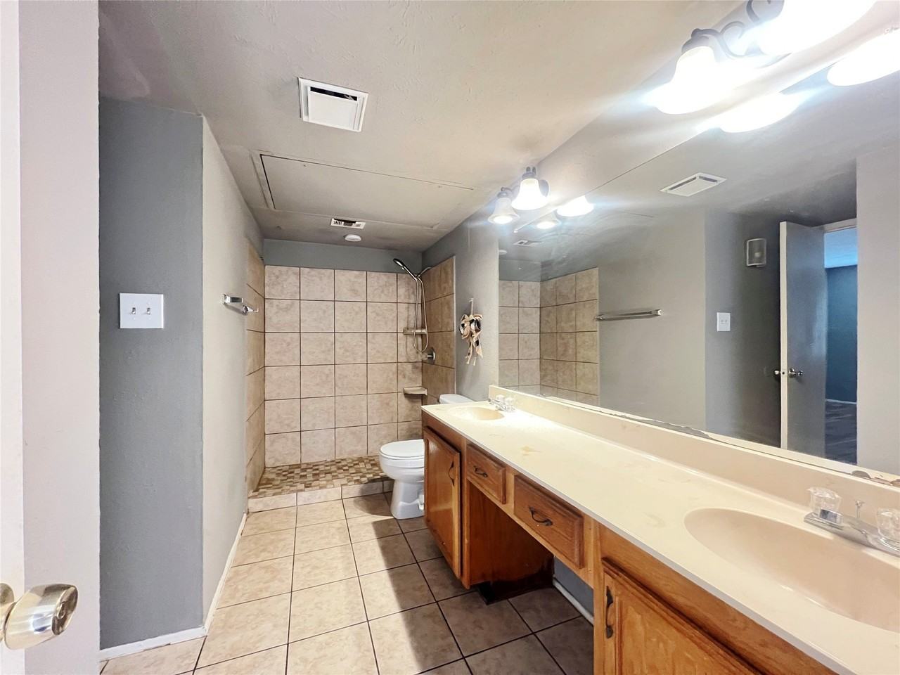 6011 Dooley Dr - Photo 6 of 10