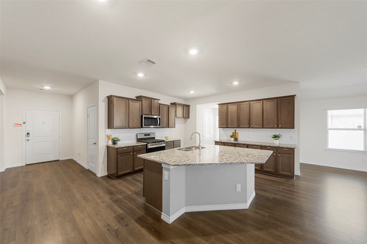 507 Saddle Club Way - Photo 5 of 37