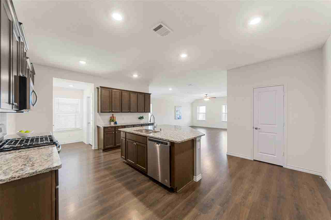 507 Saddle Club Way - Photo 6 of 37