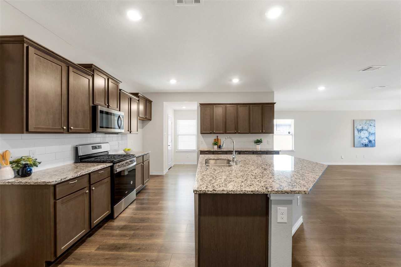 507 Saddle Club Way - Photo 7 of 37