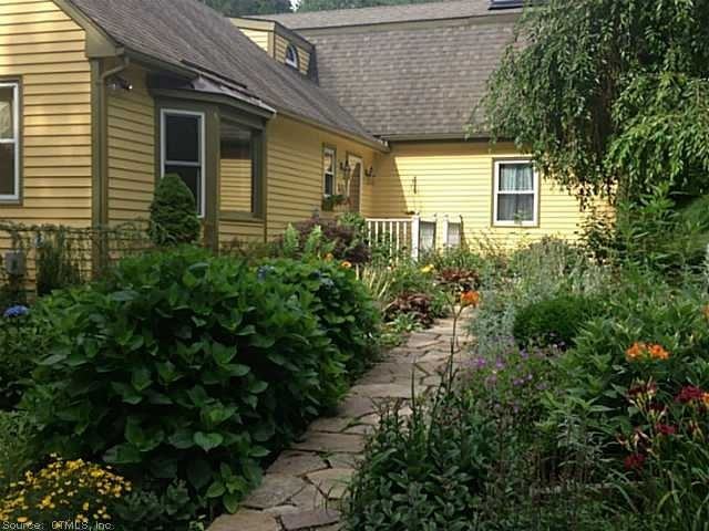 105 Elm St - Photo 2 of 25