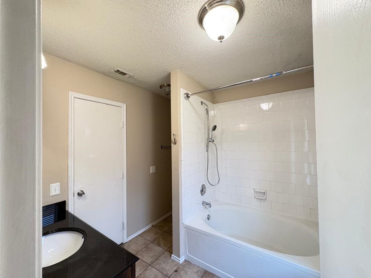 204 Lochwood Dr - Photo 6 of 14