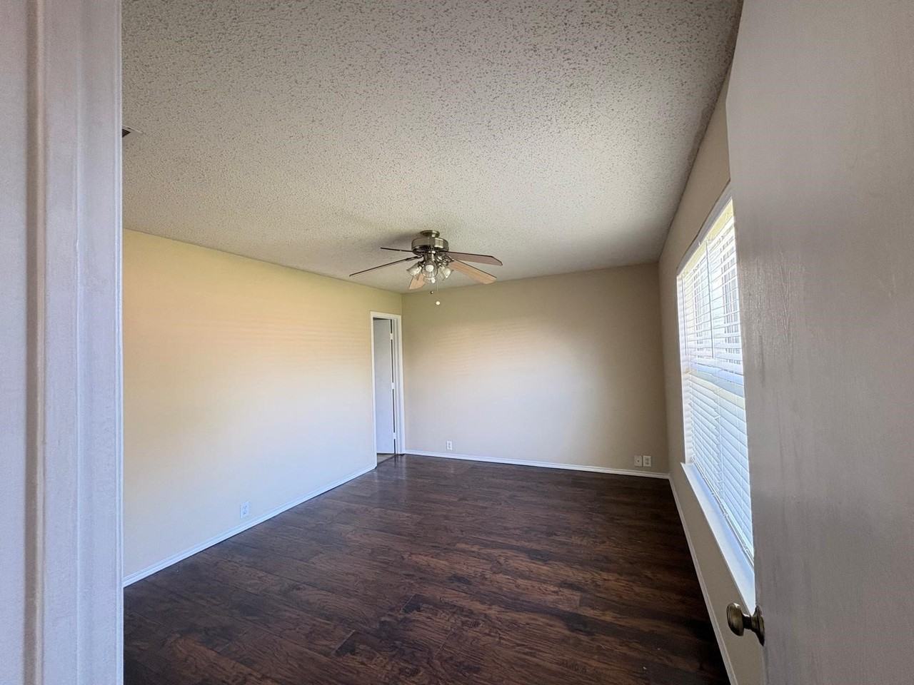 204 Lochwood Dr - Photo 7 of 14