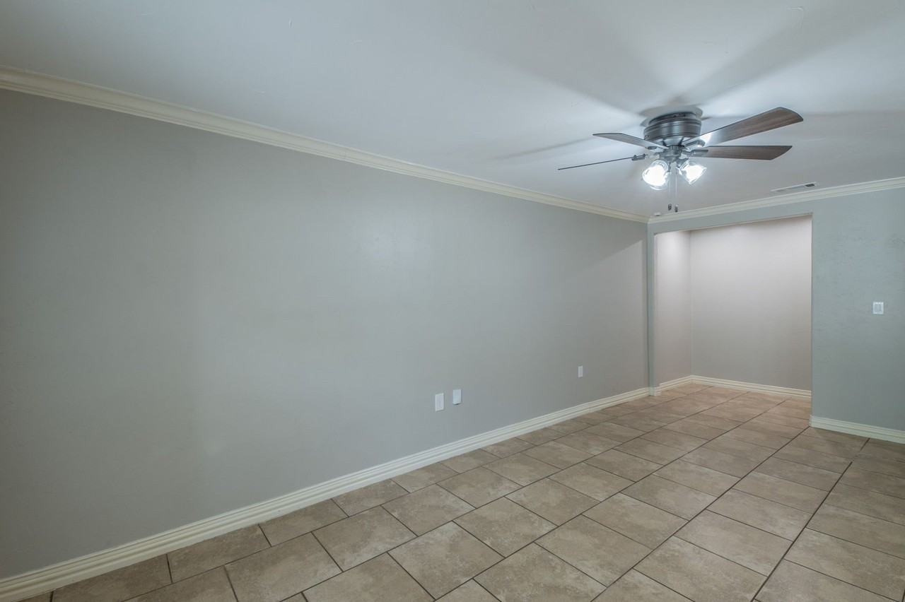 7824 Davenport Ave - Photo 2 of 26
