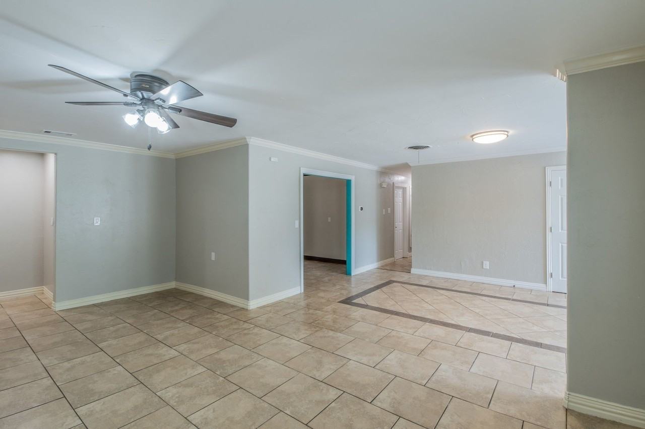 7824 Davenport Ave - Photo 3 of 26