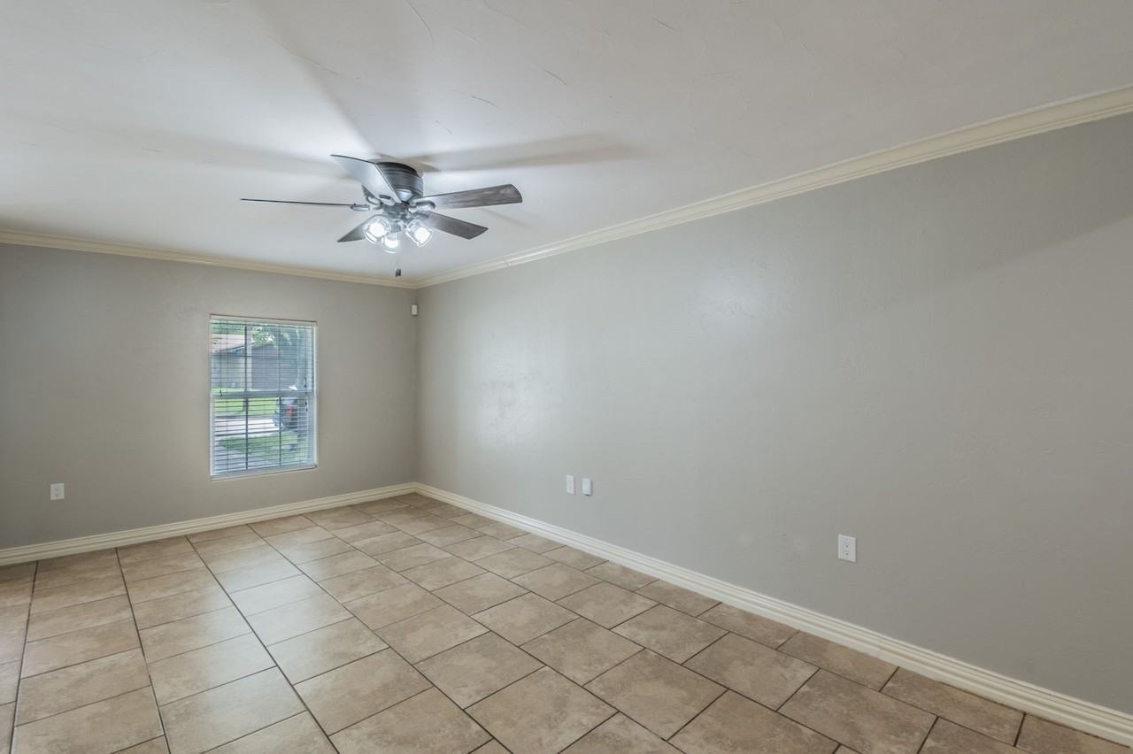 7824 Davenport Ave - Photo 4 of 26