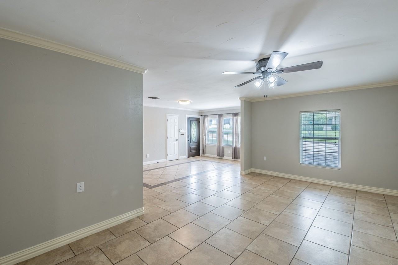 7824 Davenport Ave - Photo 5 of 26