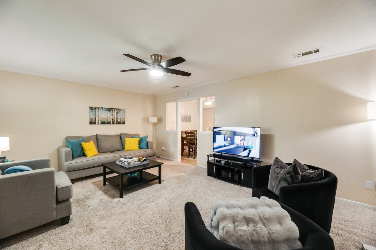 707 Parkmont St - Photo 4 of 18