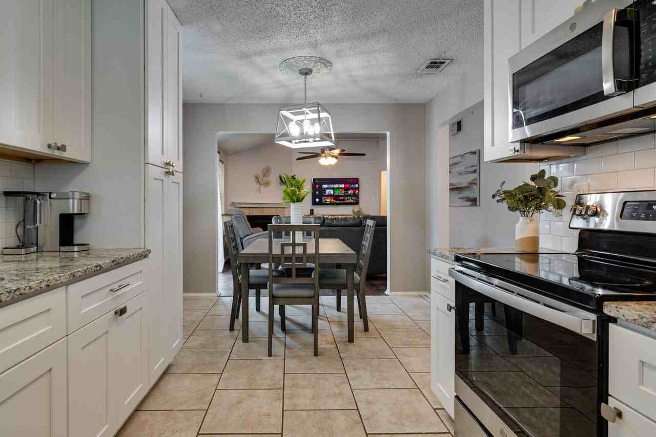 6713 Windwillow Dr - Photo 2 of 34