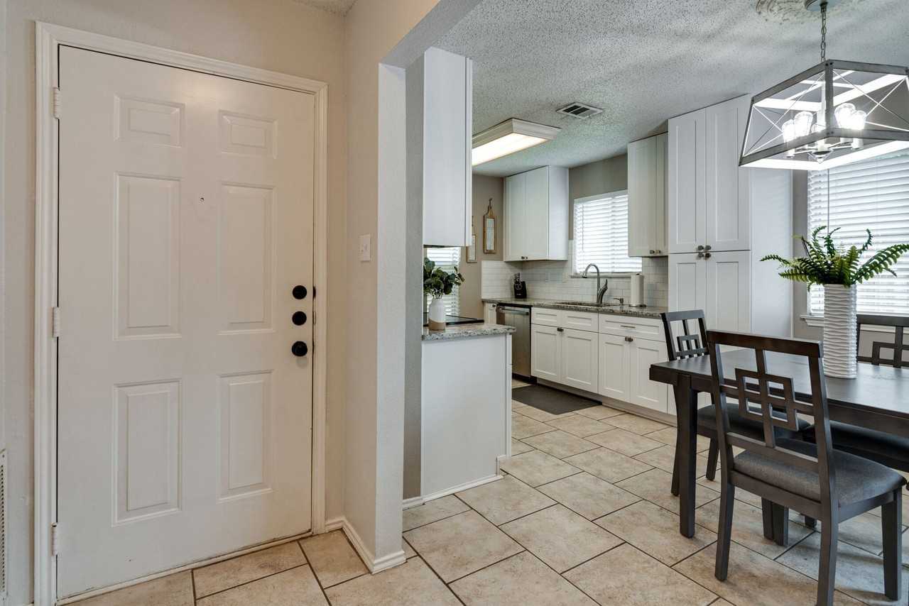6713 Windwillow Dr - Photo 7 of 34