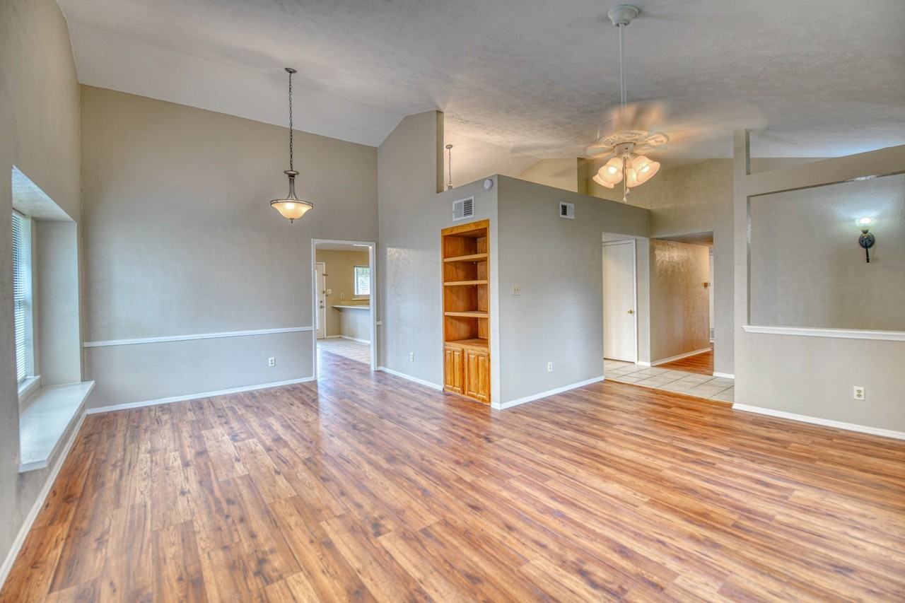 9314 Shipman St - Photo 4 of 30