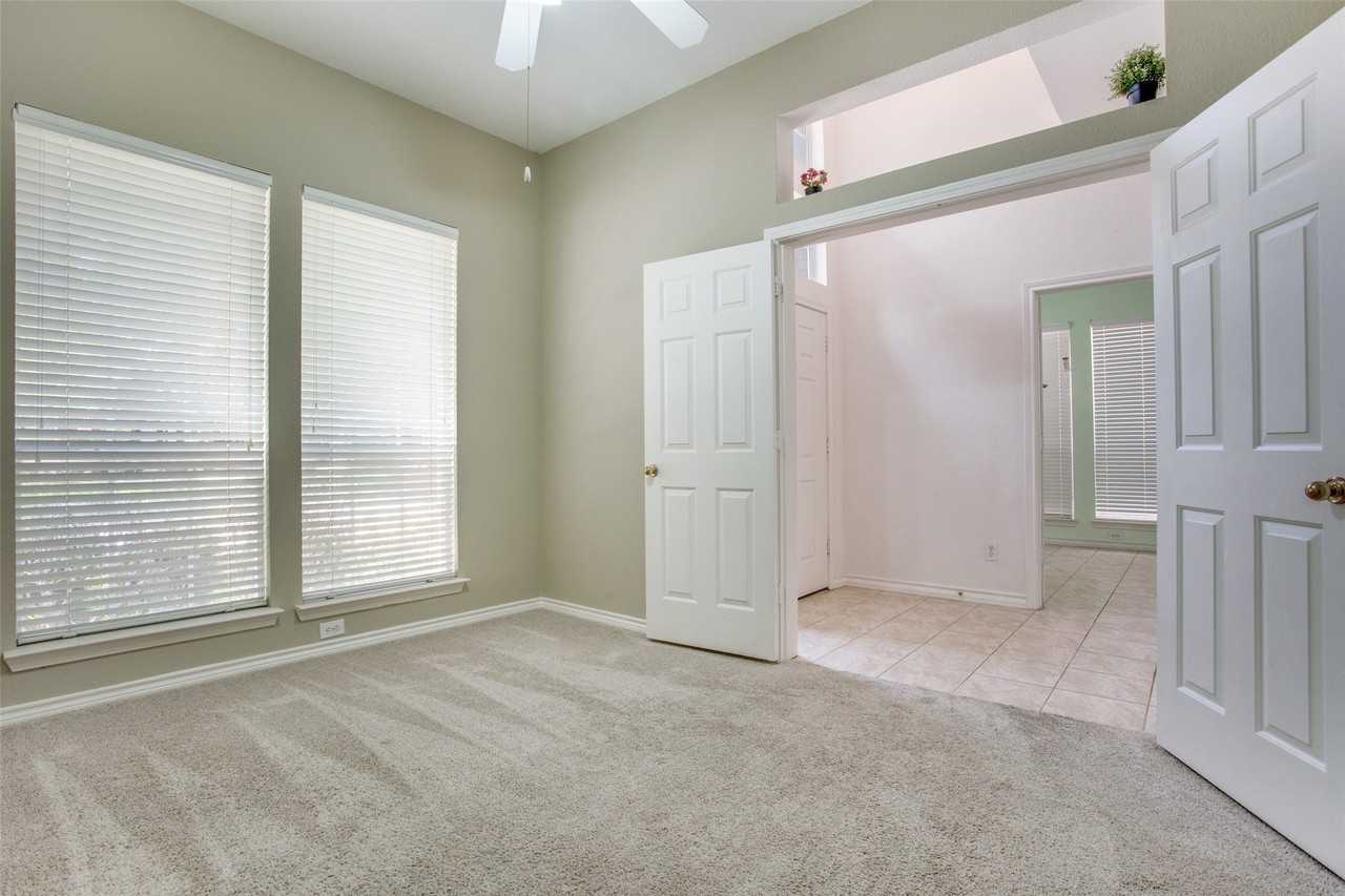 3021 Sawtooth Dr - Photo 3 of 19