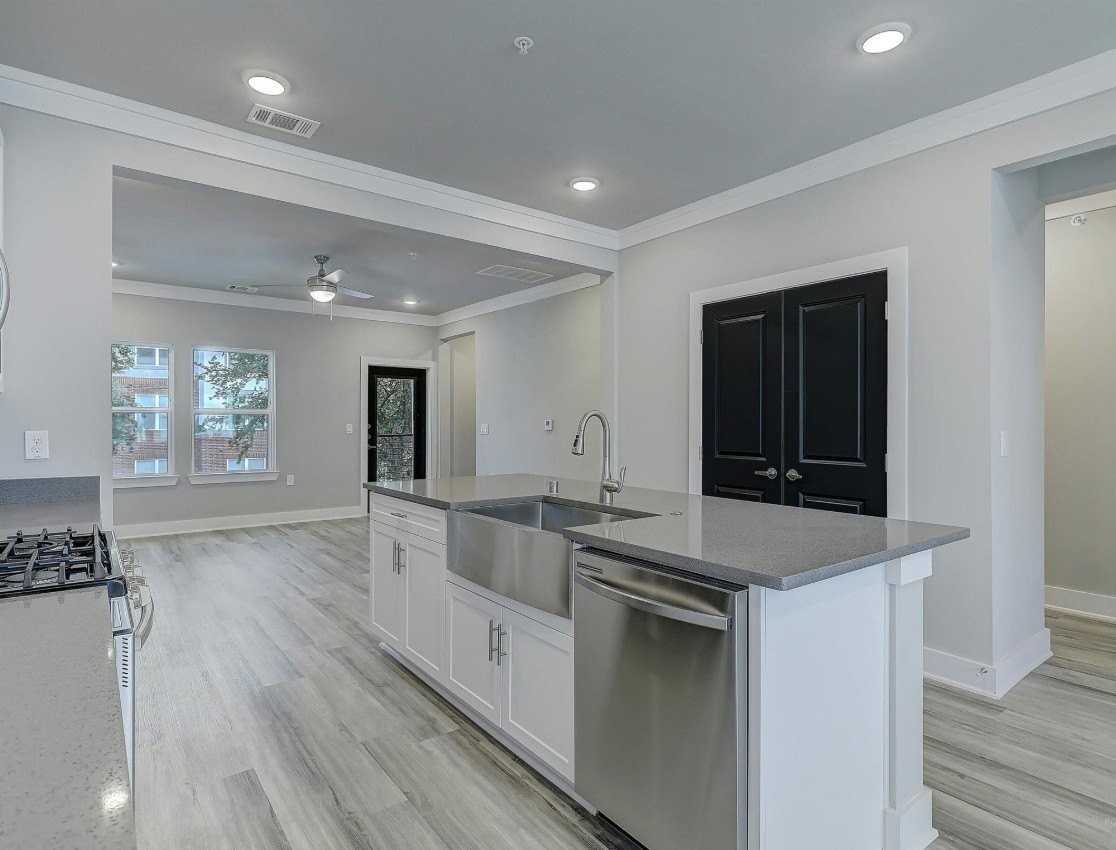 3316 Santee St - Photo 3 of 18