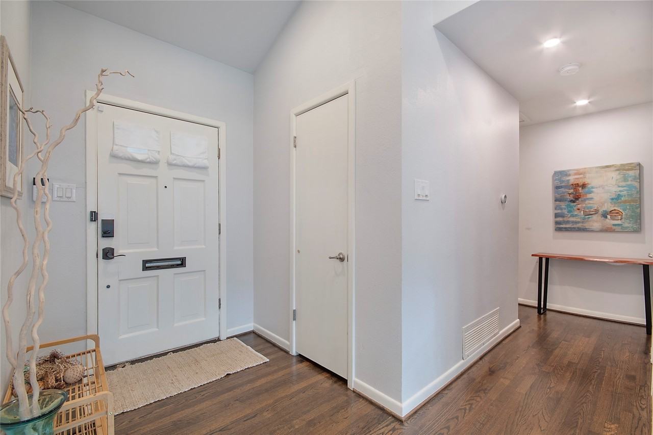 1200 Barker St - Photo 4 of 29