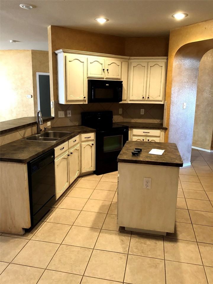 4016 Petersburg Dr - Photo 2 of 20