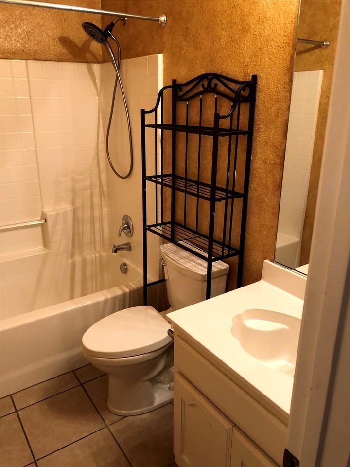 4016 Petersburg Dr - Photo 3 of 20