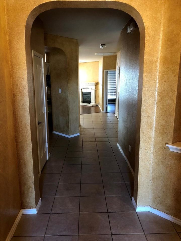 4016 Petersburg Dr - Photo 6 of 20