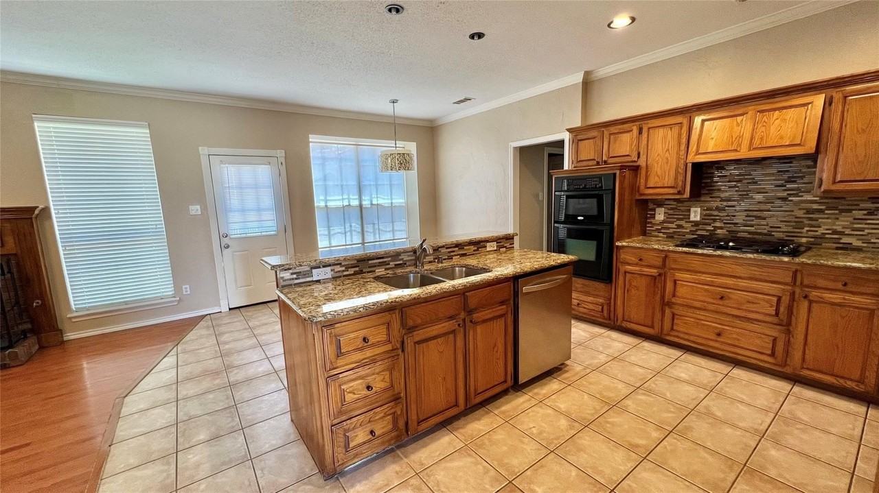 2056 Hawken Dr - Photo 4 of 17
