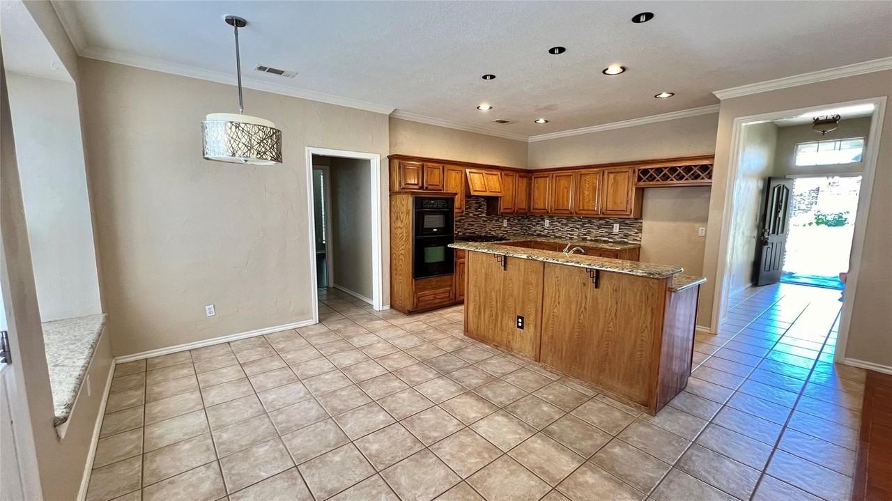 2056 Hawken Dr - Photo 5 of 17