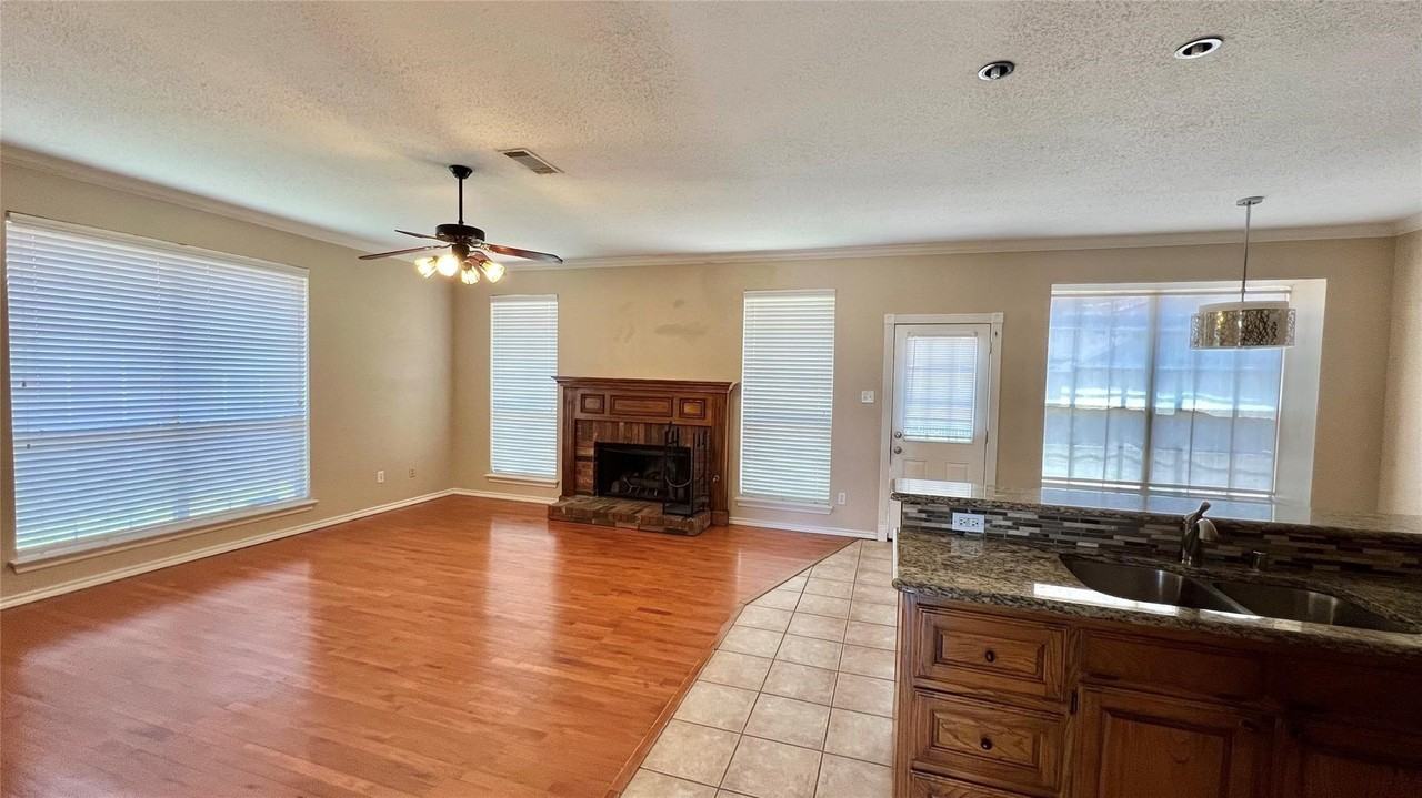 2056 Hawken Dr - Photo 6 of 17