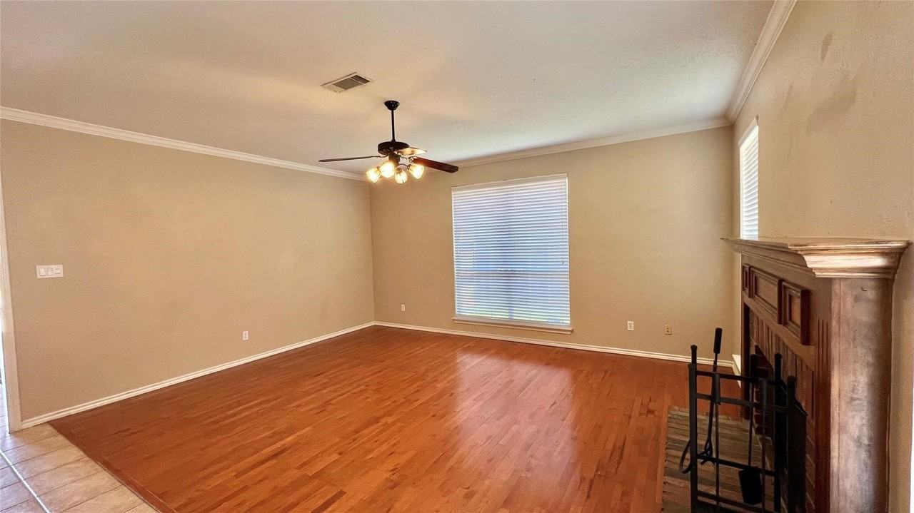 2056 Hawken Dr - Photo 7 of 17