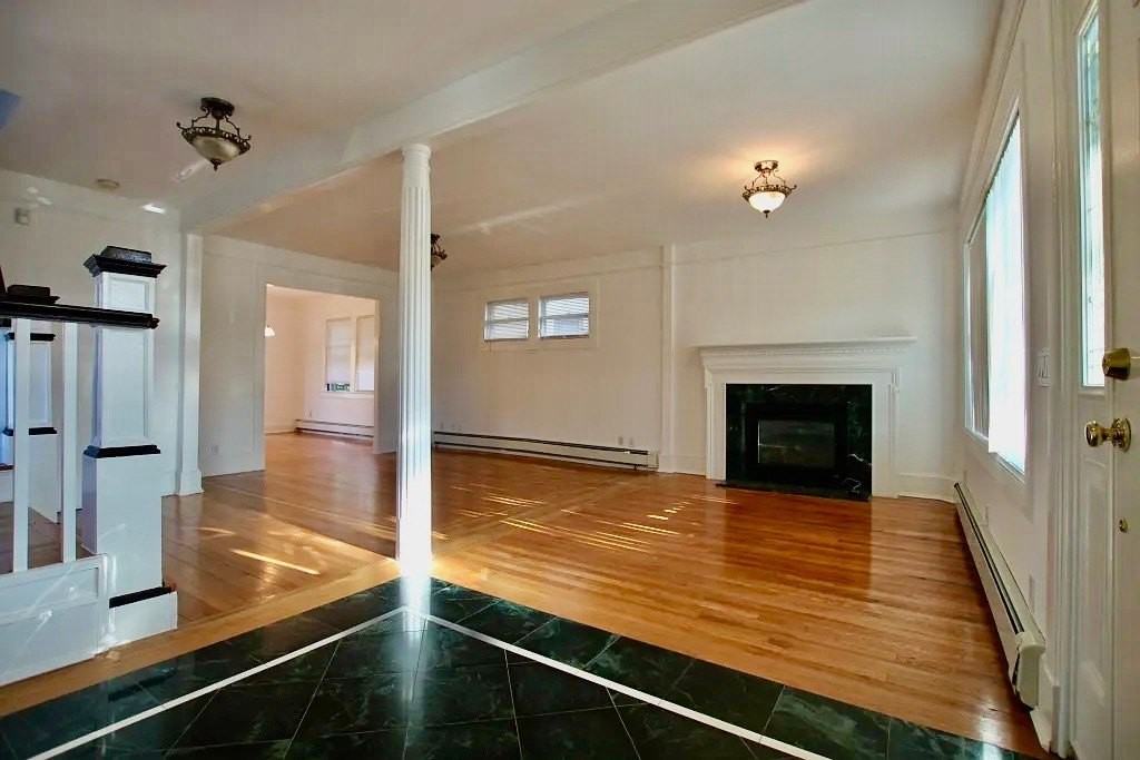 1522 Dwight Pl - Photo 2 of 15