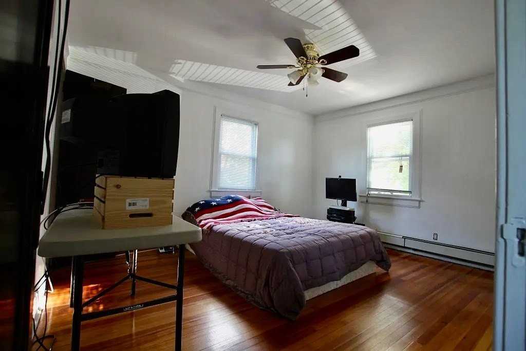 1522 Dwight Pl - Photo 6 of 15