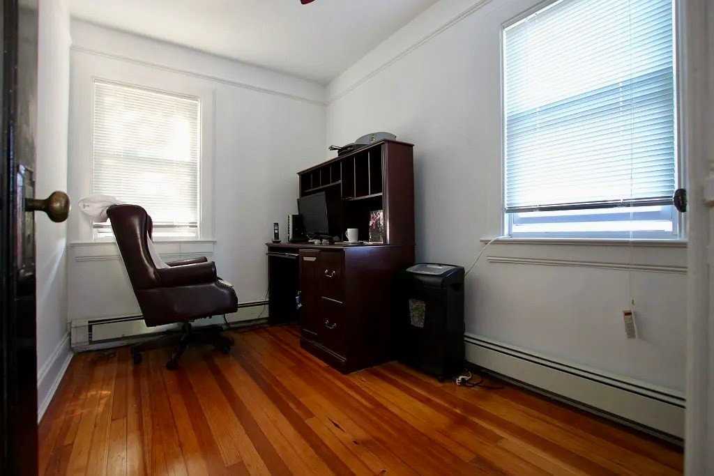 1522 Dwight Pl - Photo 7 of 15