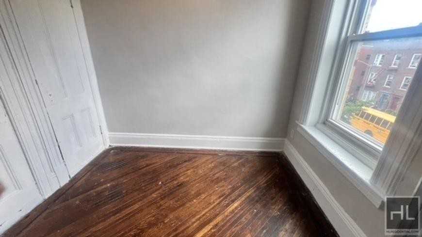1129 Rogers Ave - Photo 3 of 10