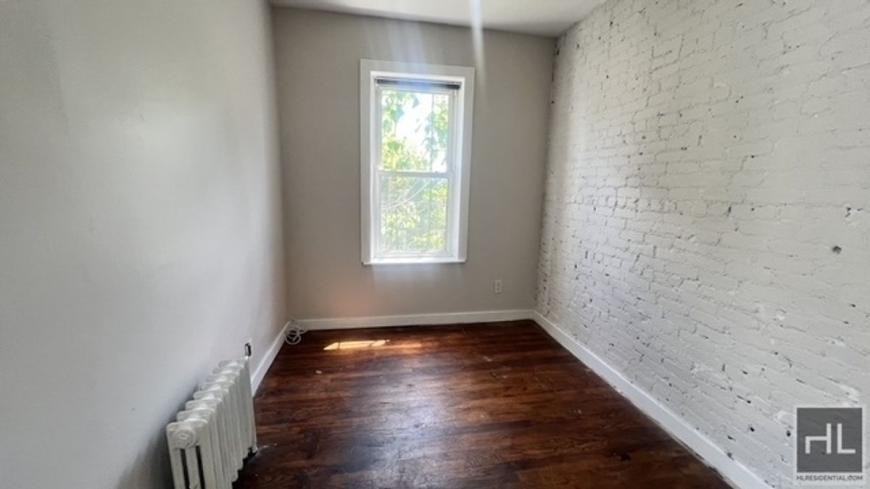 1129 Rogers Ave - Photo 4 of 10