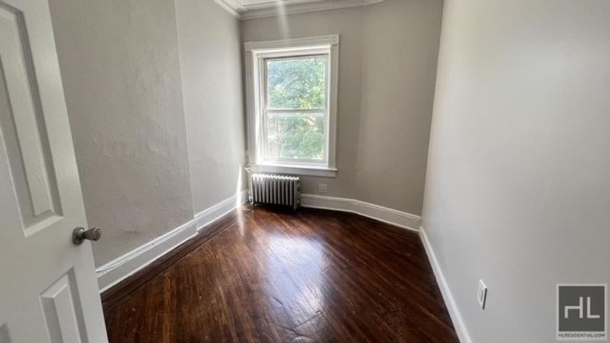 1129 Rogers Ave - Photo 5 of 10