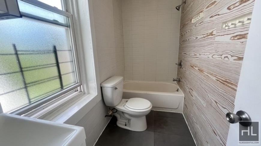 1129 Rogers Ave - Photo 7 of 10
