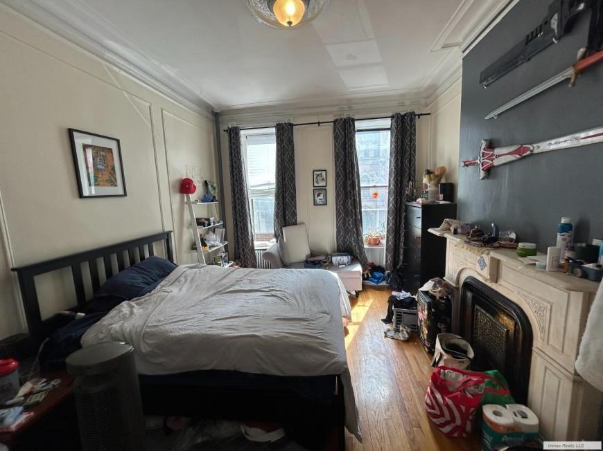419 W 44th St - Photo 3 of 10