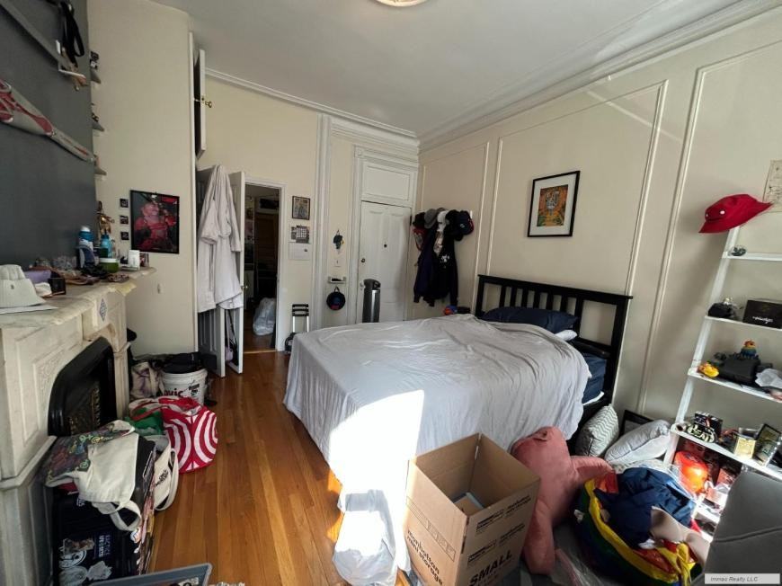 419 W 44th St - Photo 4 of 10