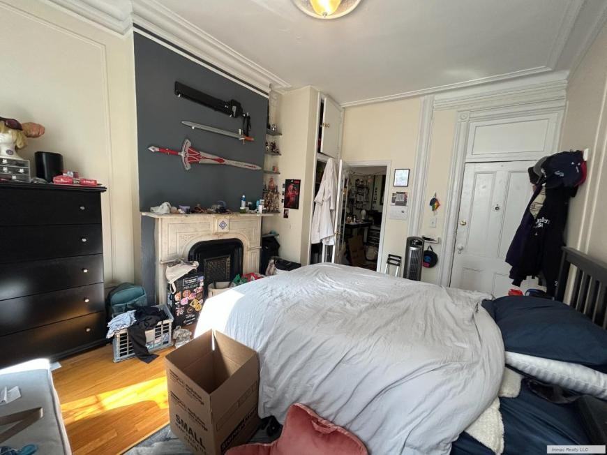 419 W 44th St - Photo 5 of 10