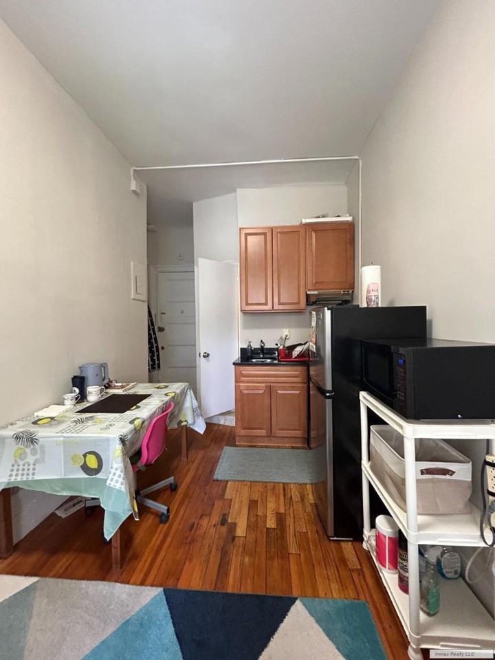318 W 106th St - Photo 4 of 10