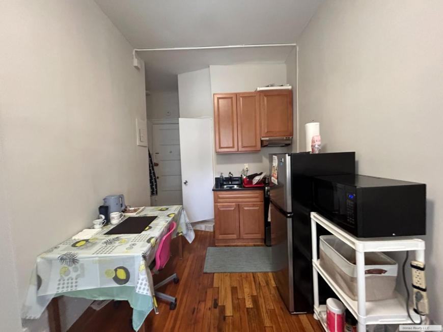 318 W 106th St - Photo 6 of 10