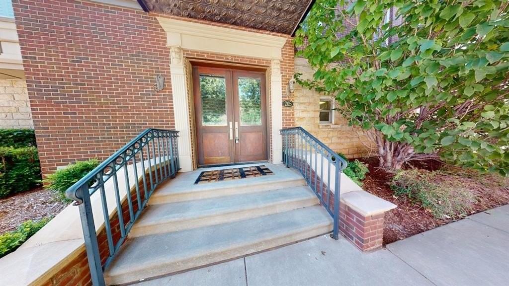 205 N Geary Ave - Photo 4 of 29