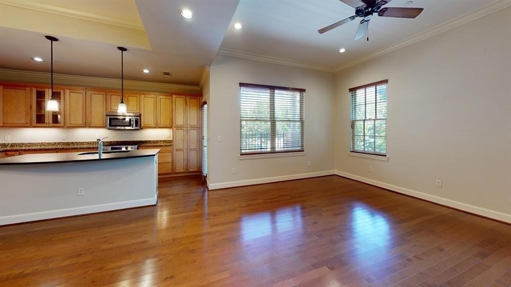 205 N Geary Ave - Photo 7 of 29